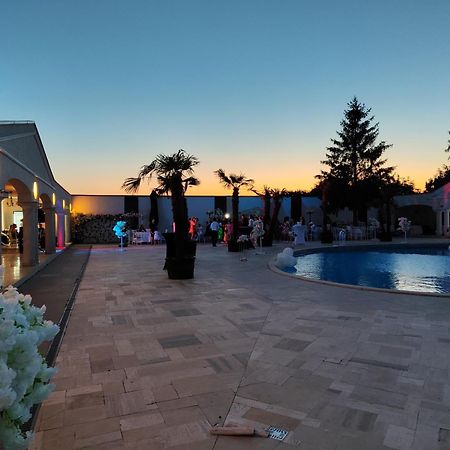 Hotel Rodiv Găeşti Eksteriør bilde