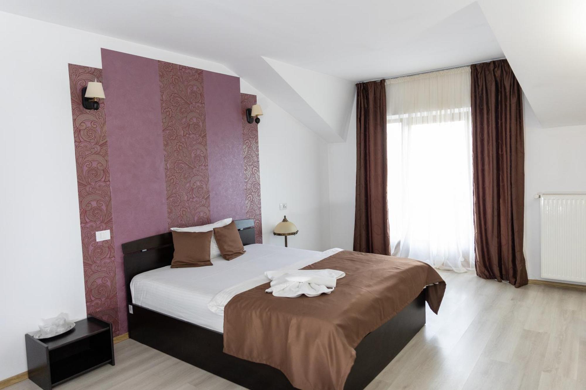 Hotel Rodiv Găeşti Eksteriør bilde