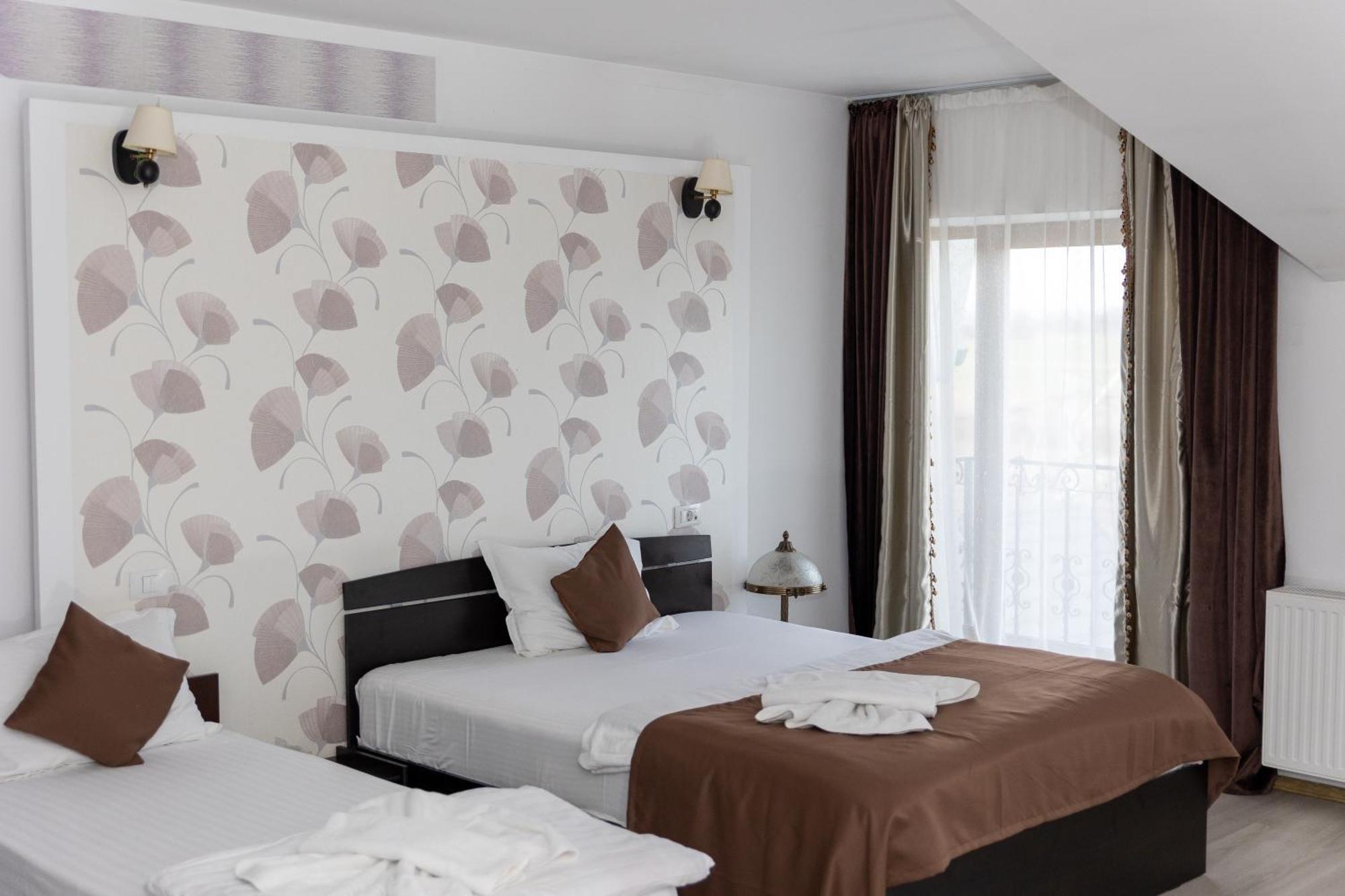 Hotel Rodiv Găeşti Eksteriør bilde