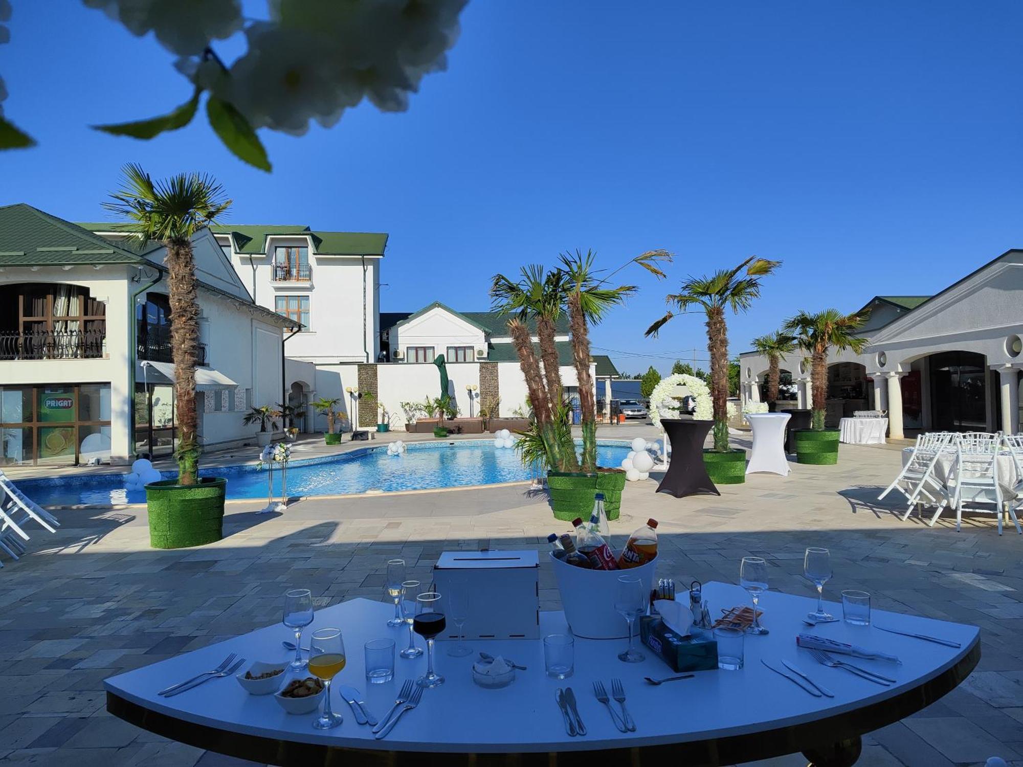 Hotel Rodiv Găeşti Eksteriør bilde