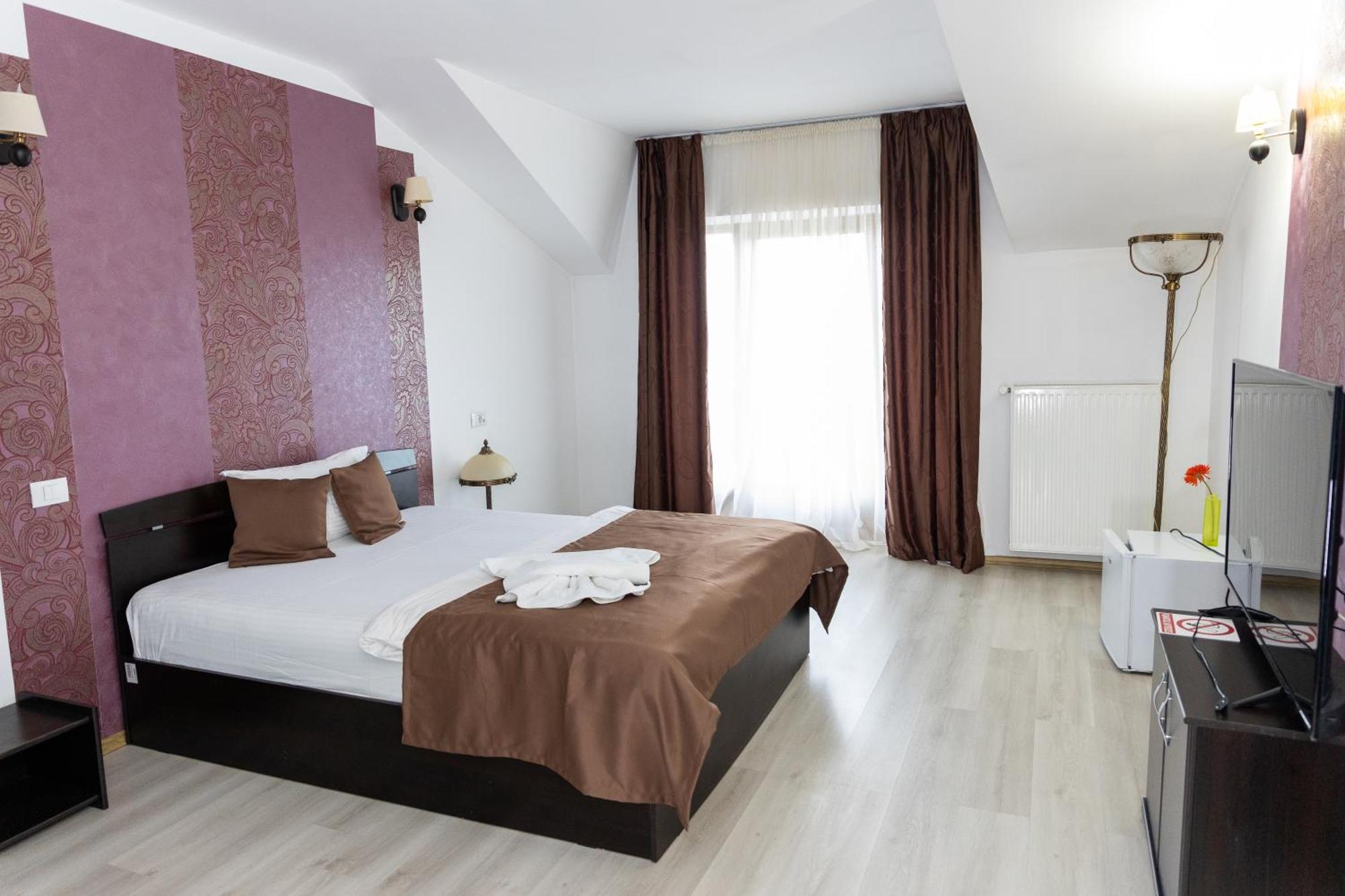 Hotel Rodiv Găeşti Eksteriør bilde