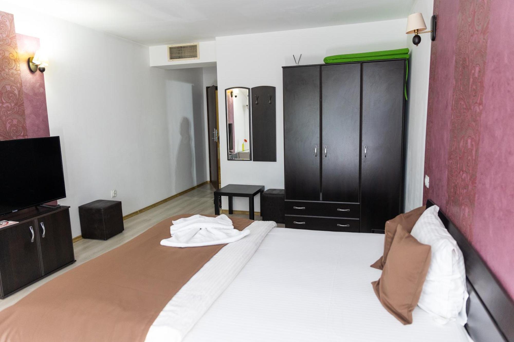 Hotel Rodiv Găeşti Eksteriør bilde