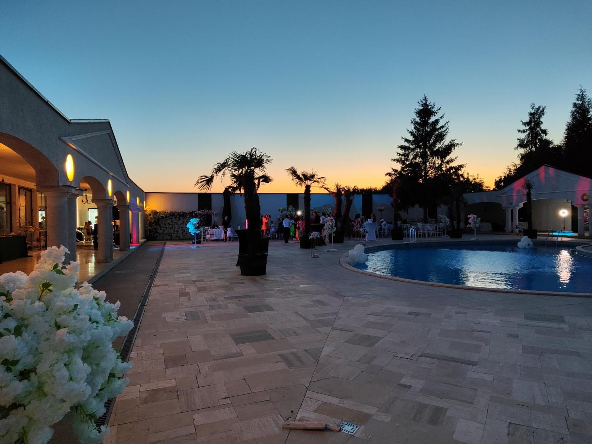 Hotel Rodiv Găeşti Eksteriør bilde