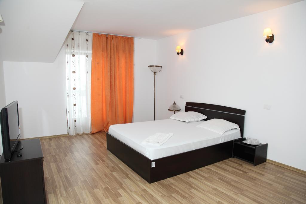 Hotel Rodiv Găeşti Eksteriør bilde