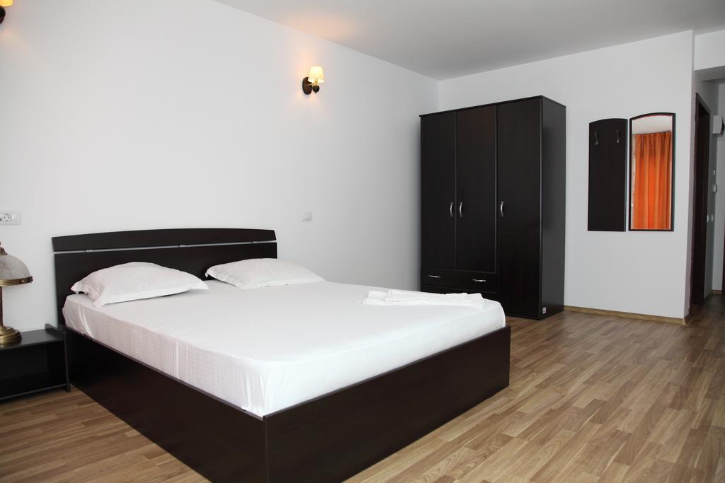 Hotel Rodiv Găeşti Eksteriør bilde