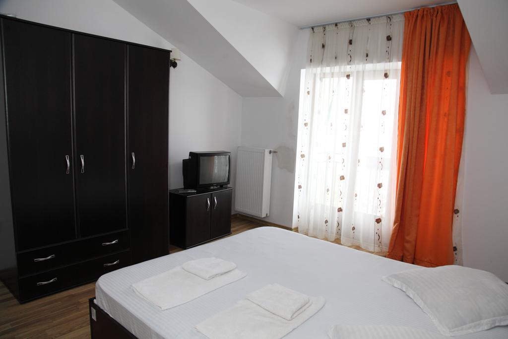 Hotel Rodiv Găeşti Eksteriør bilde